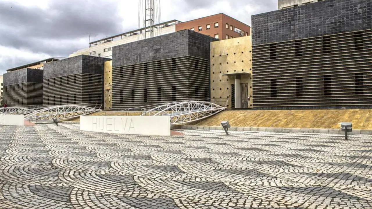 Fachada de la sede de la Empresa Municipal Aguas de Huelva - AYUNTAMIENTO DE HUELVA