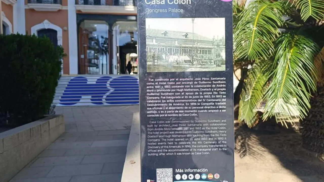 Cartel de la ruta inclusiva en la Casa Col&oacute;n. - VH