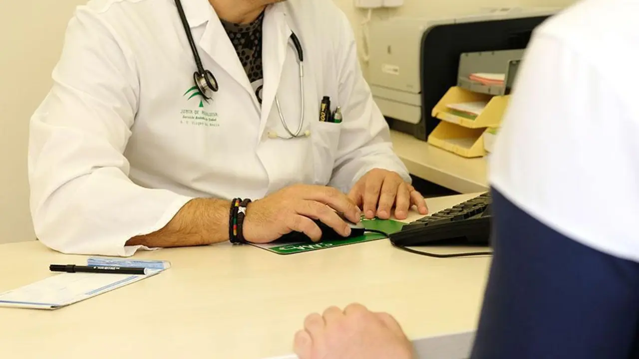 Profesionales sanitarios del SAS. - Europa Press
