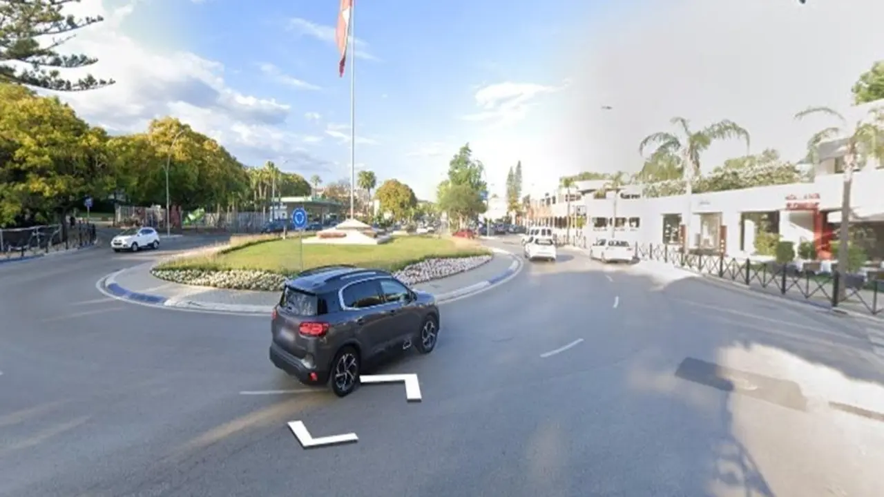 Bulevar Alfonso Hohenloe en Marbella. - 112 ANDALUC&Iacute;A
