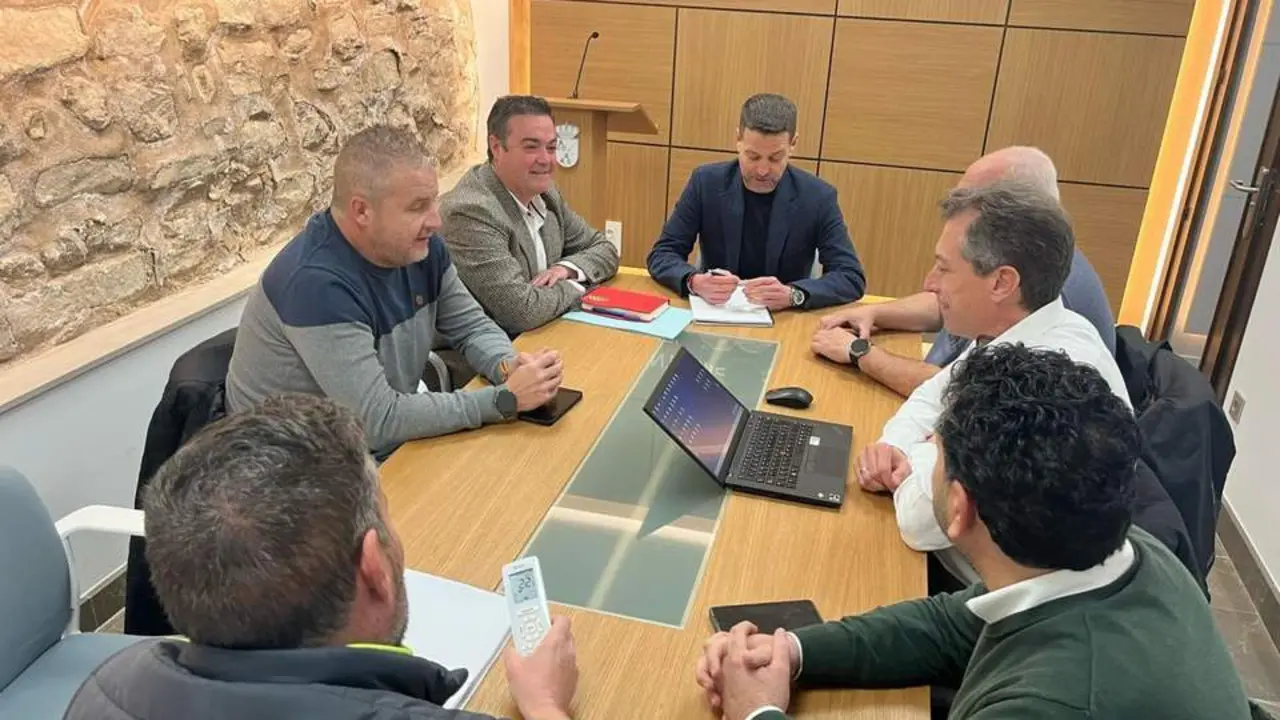 Encuentro con los alcaldes de Torreperogil y Sabiote.  - Viva Ja&eacute;n