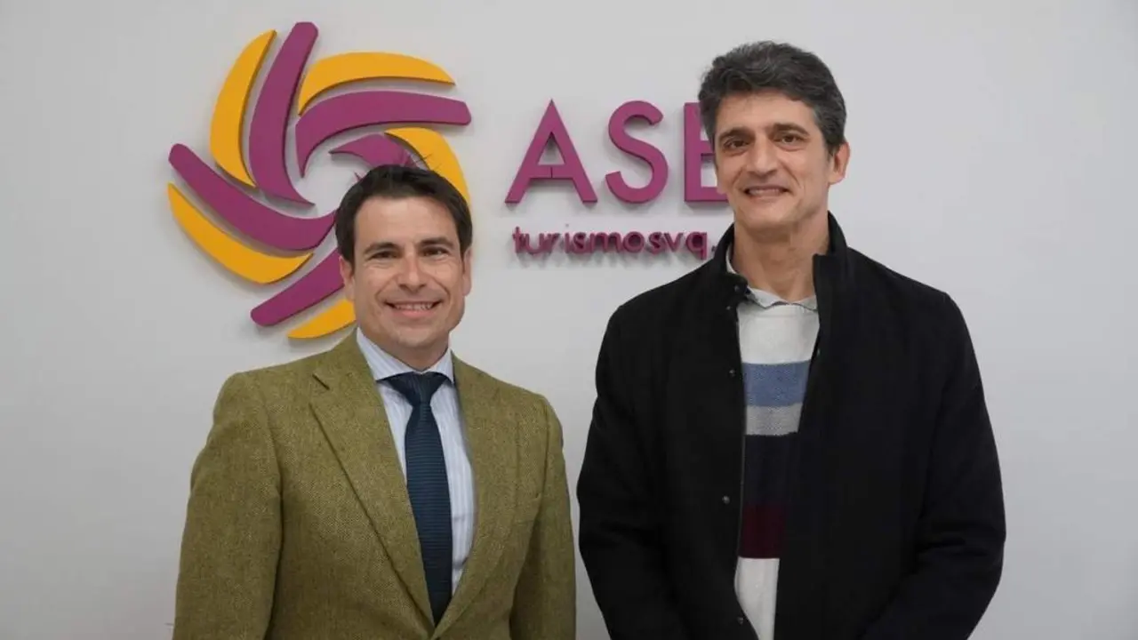 El presidente de ASET y el m&aacute;ximo responsable de Mesa de Gu&iacute;as - ASET