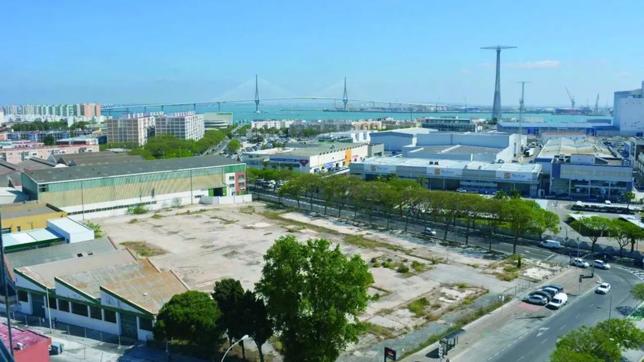 Terrenos de Zona Franca donde ir&aacute;n las 800 viviendas de Navalips.  - Viva