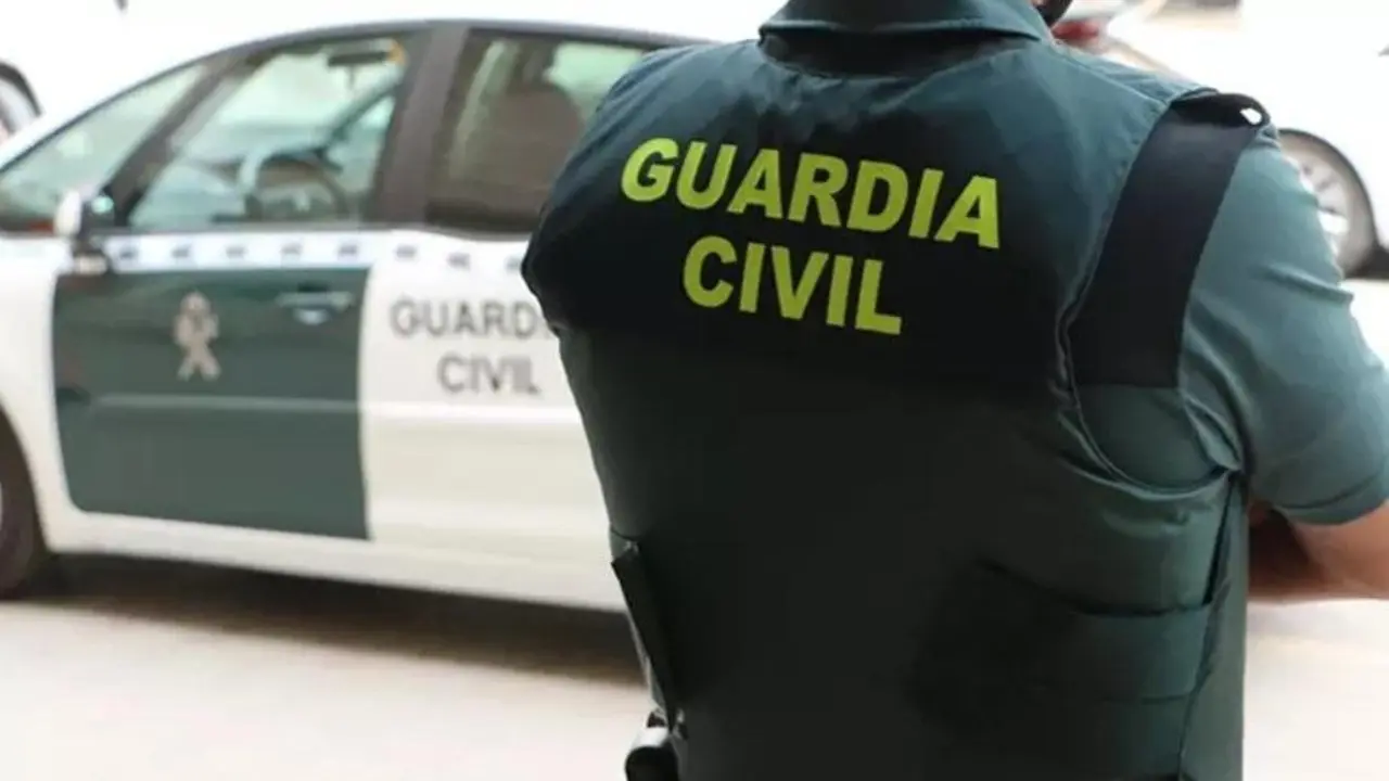 Un agente de la Guardia Civil de espaldas en imagen de archivo - Guardia Civil