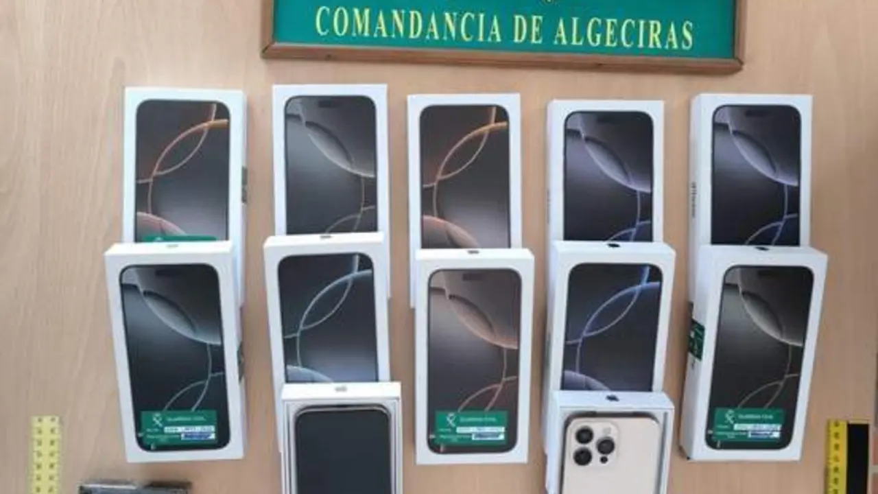 Tel&eacute;fonos y dinero intervenidos. - AI