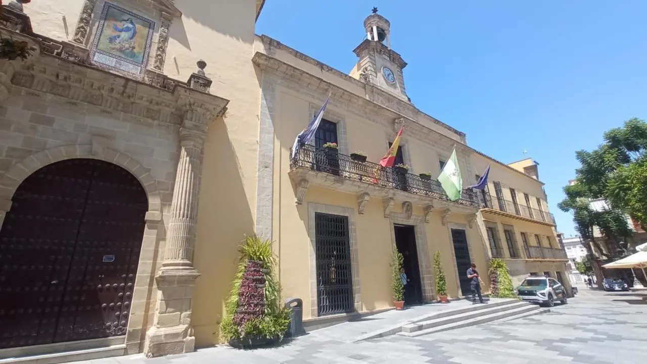 Fachada principal del Ayuntamiento de Jerez.  - F.C.A.