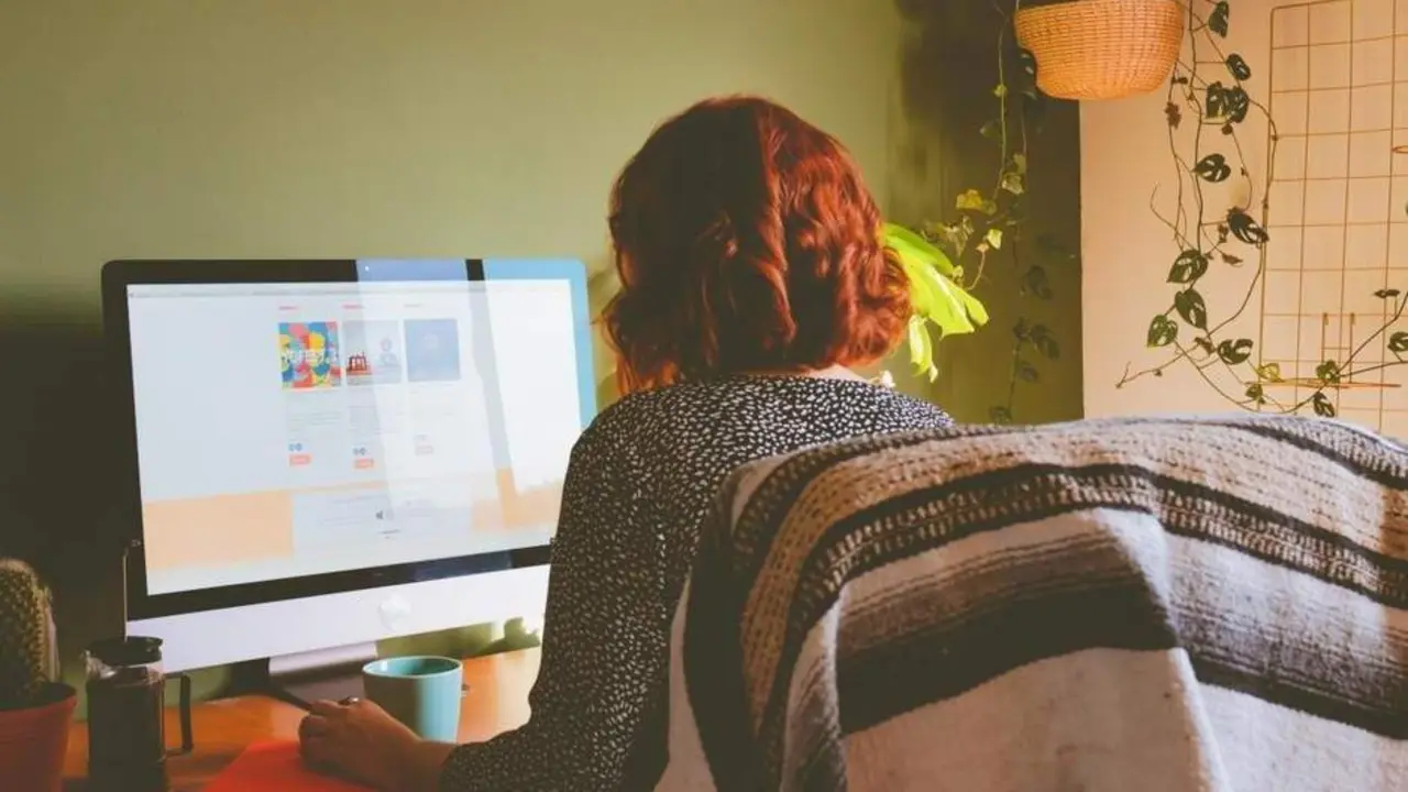 Una trabajadora aut&oacute;noma, en una foto de recurso. - Pexels