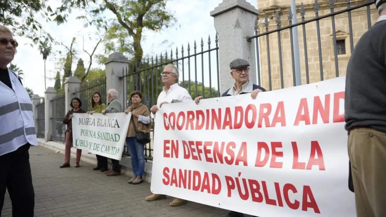 Concentraci&oacute;n de la Coordinadora Mareas Blancas Andaluzas - JOAQUIN CORCHERO / EUROPA PRESS
