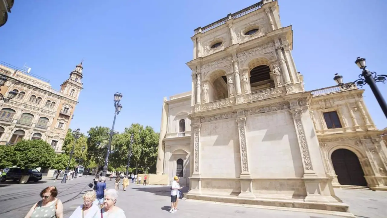 Fachada lateral del Ayuntamiento de Sevilla. - ARCHIVO