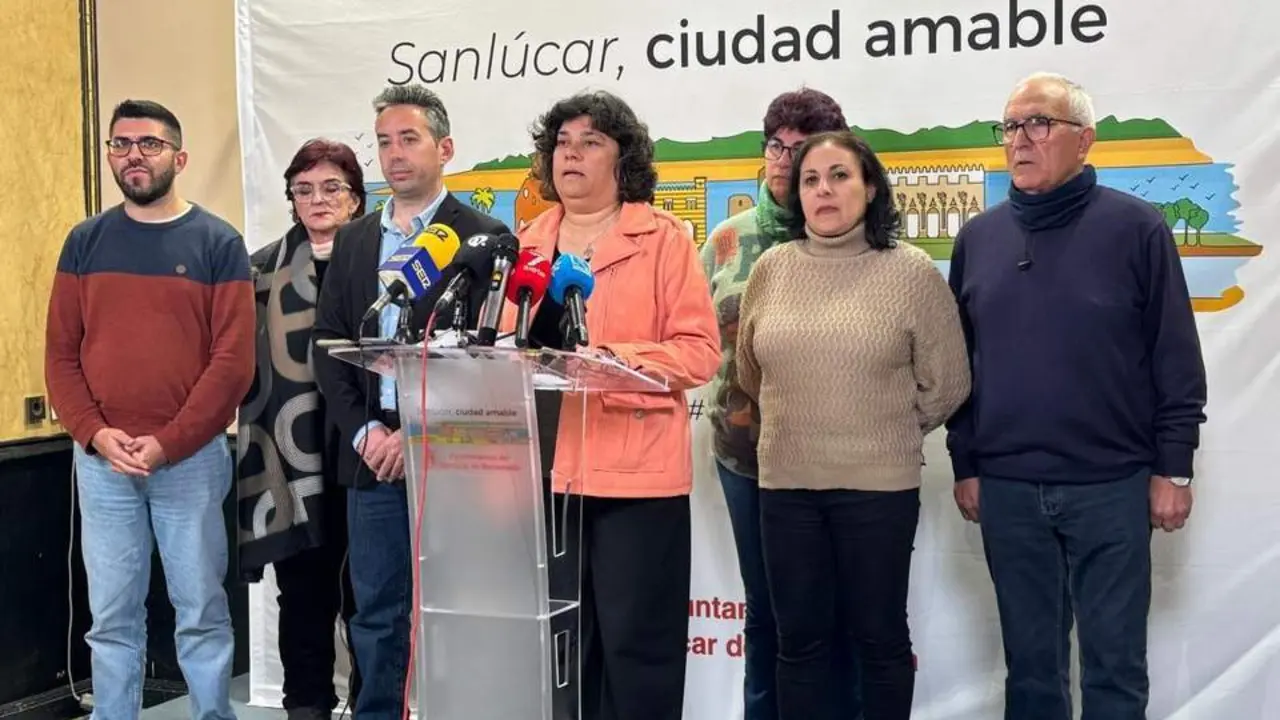 Carmen &Aacute;lvarez y su equipo de gobierno. - 