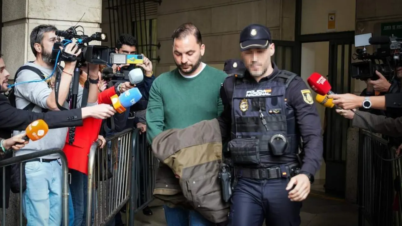 El sobrino de Mar&iacute;a del Monte, Antonio Tejado saliendo de los juzgados  - EP.