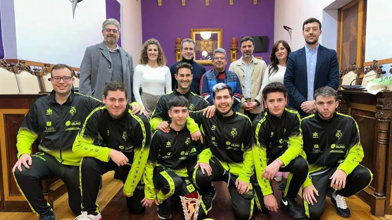 Recibimiento al equipo de Aprompsi en el Ayuntamiento de Ja&eacute;n.  - Ayuntamiento