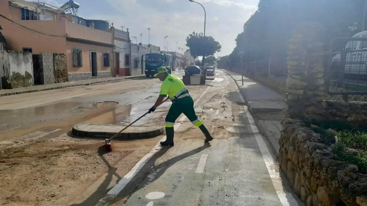 Tareas de limpieza en San Fernando tras la DANA de finales de octubre. - Ayuntamiento