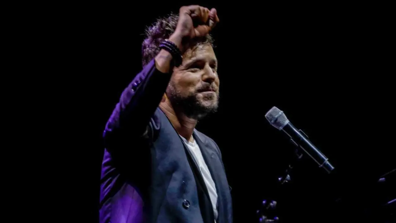 El cantante y compositor Pablo L&oacute;pez durante un concierto.  - EP