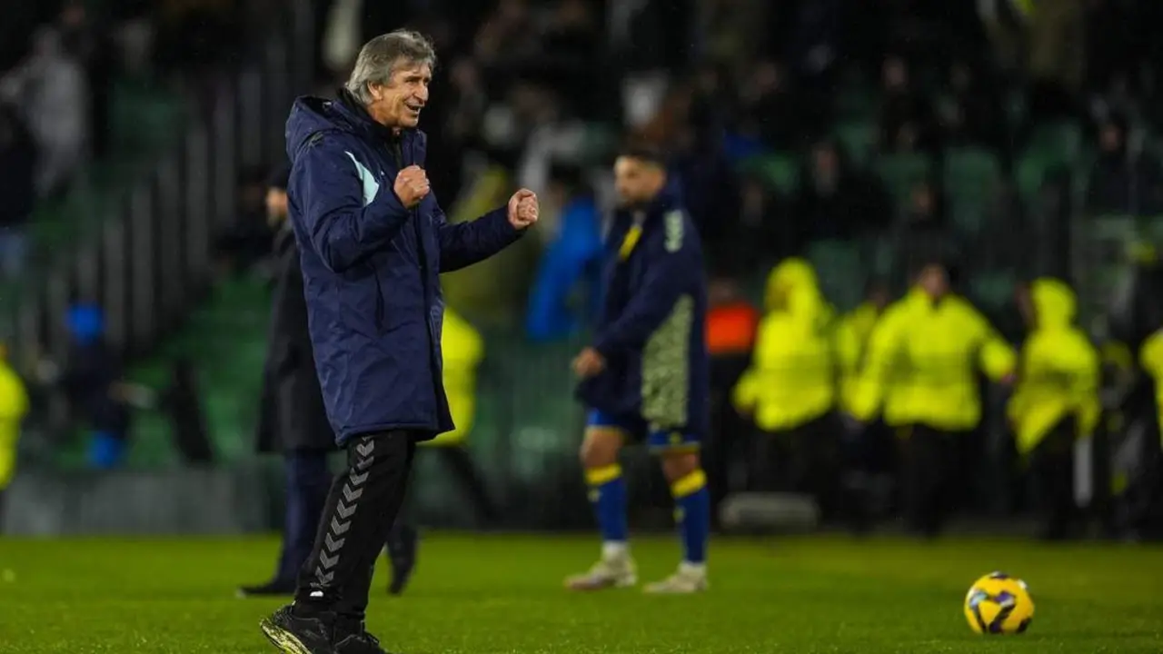 Manuel Pellegrini celebrando una victoria en el Benito Villamar&iacute;n - Joaqu&iacute;n Corchero/EP