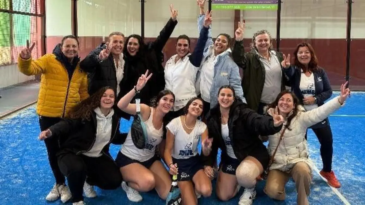 El equipo femenino del Club de P&aacute;del Rota - 