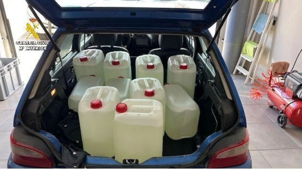 Imagen de parte de la gasolina intervenida - A.I.