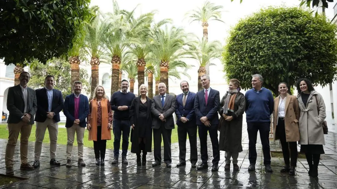 Consejera junto a los representantes de las Bandas de M&uacute;sica - E.P.