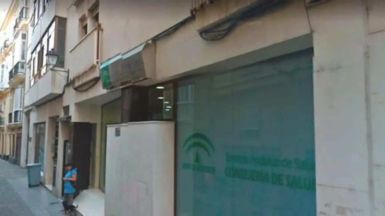 Fachada del centro de salud de calle Cervantes - Archivo
