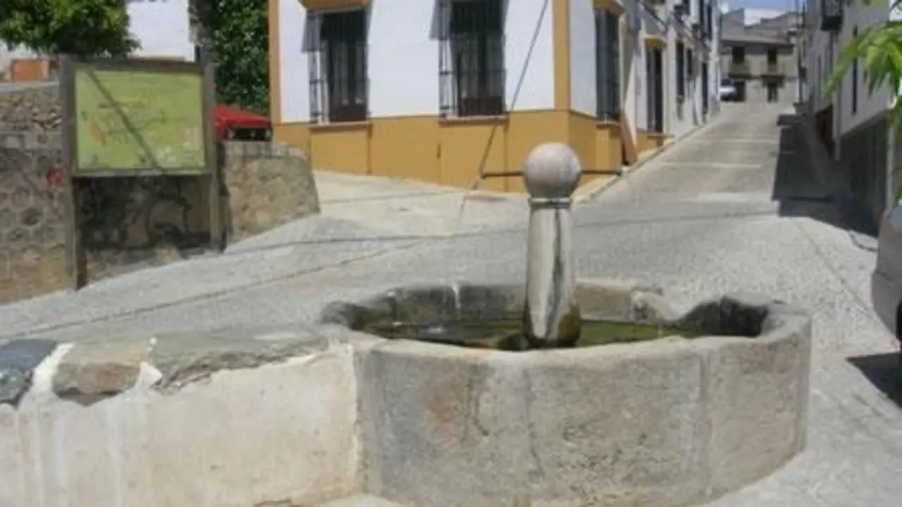 Una de las calles del municipio. - Ayto