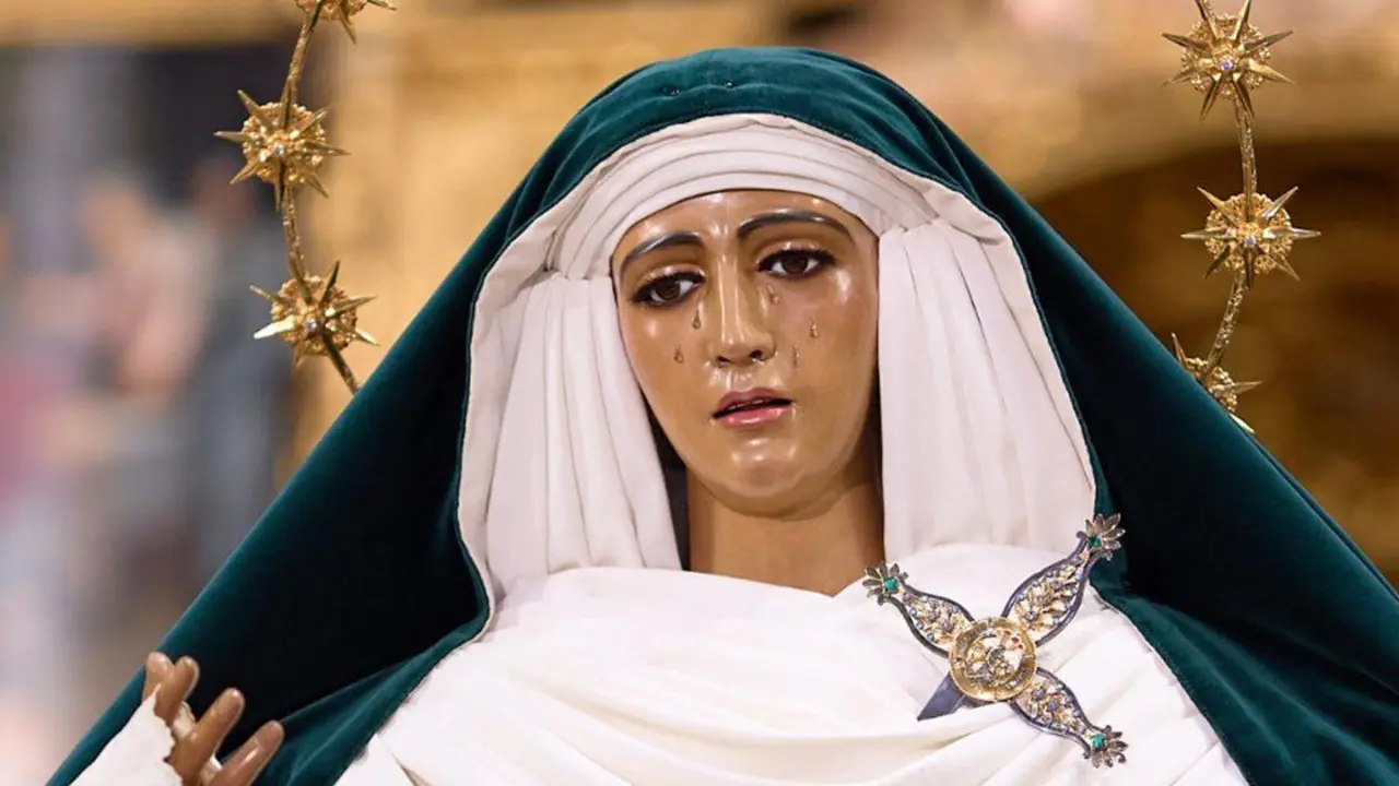 Esperanza de Triana en su septenario - HERMANDAD