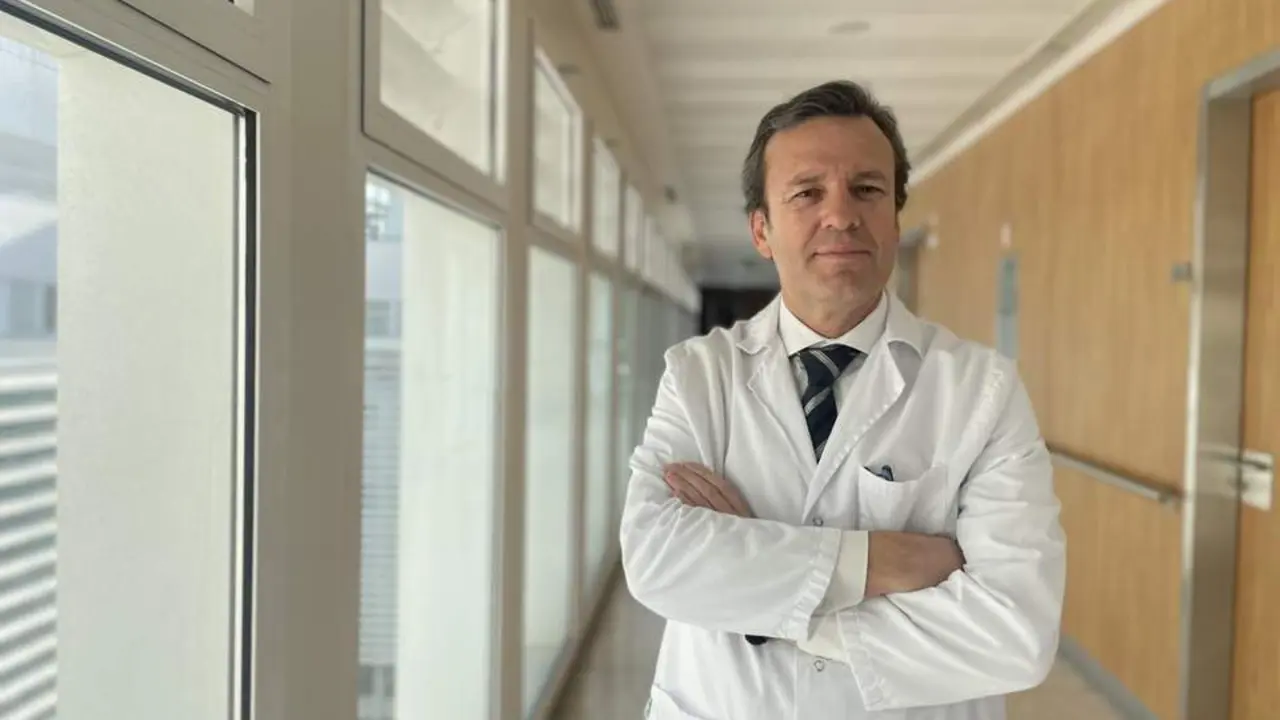 El doctor Antonio Maya. - quir&oacute;nsalud