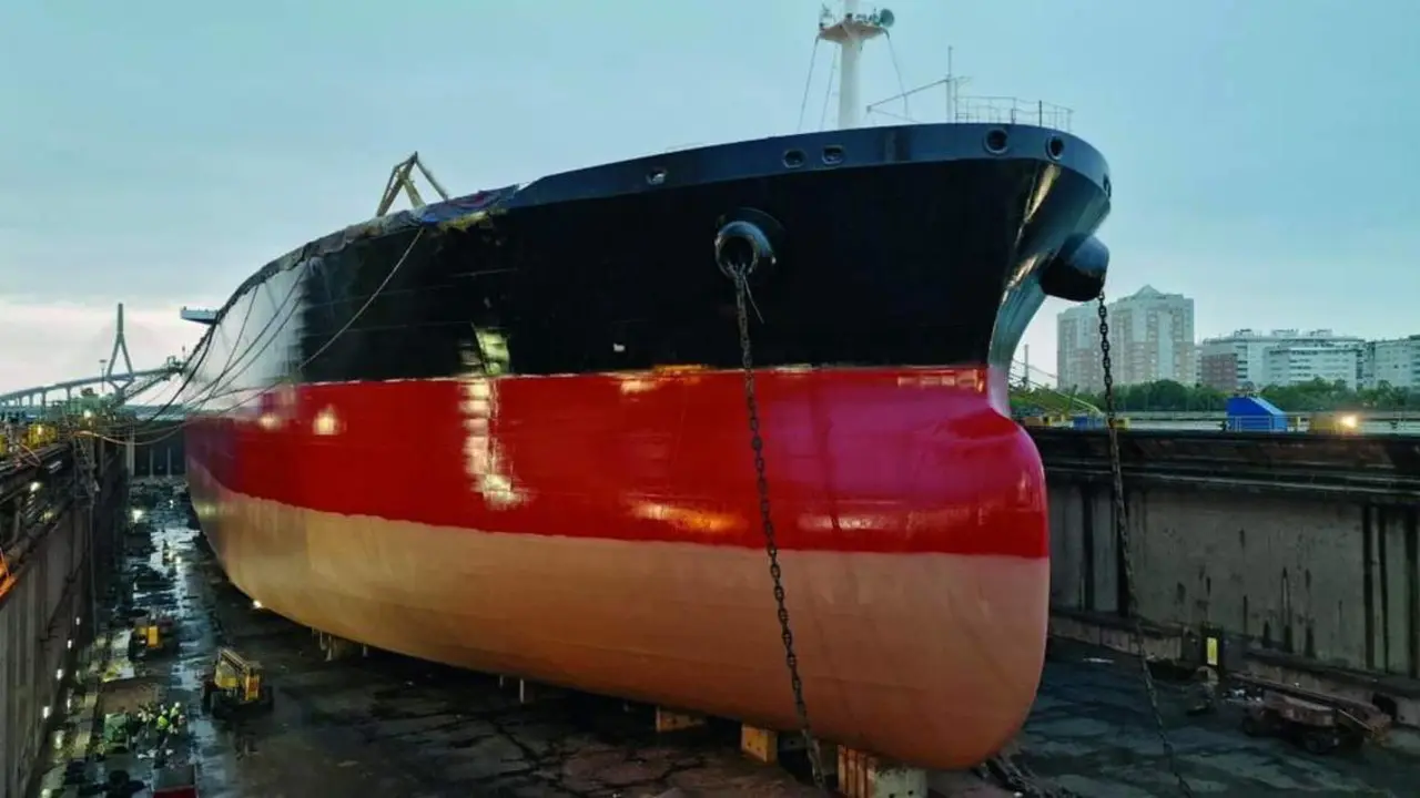 Buque en el astillero de Navantia en C&aacute;diz. - VIVA