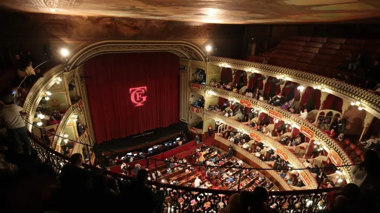 El Teatro Falla durante una sesi&oacute;n del COAC. - Ra&uacute;l Albera