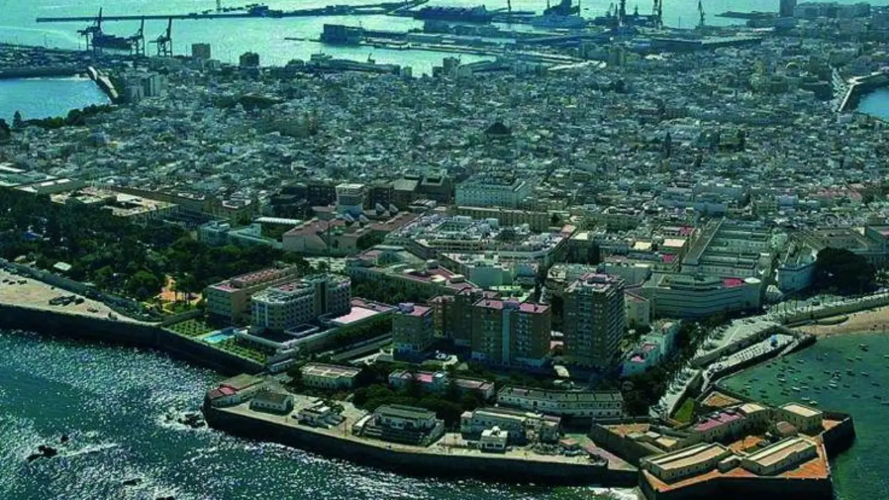 Vista a&eacute;rea de C&aacute;diz. - VIVA