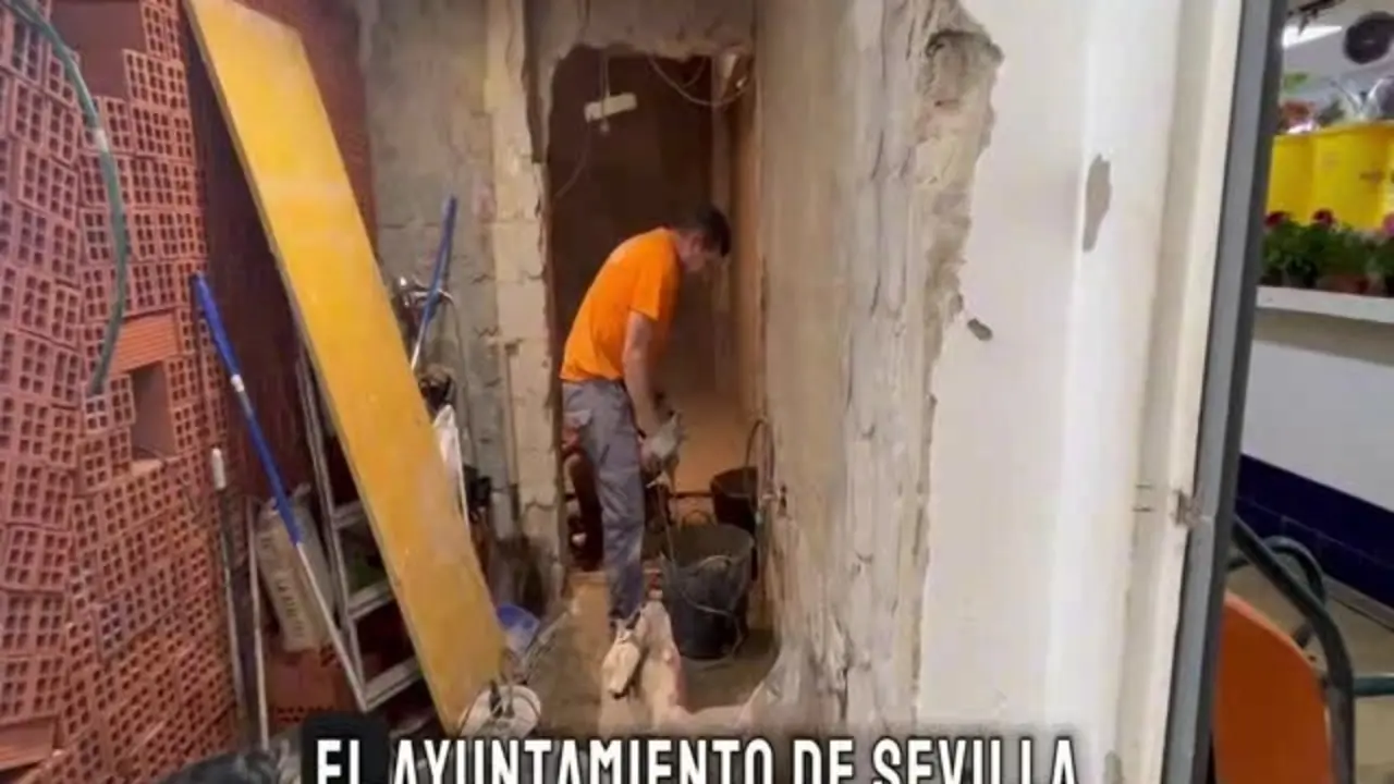 Reparan el suelo y la cubierta del Mercado de Abastos del Cerro