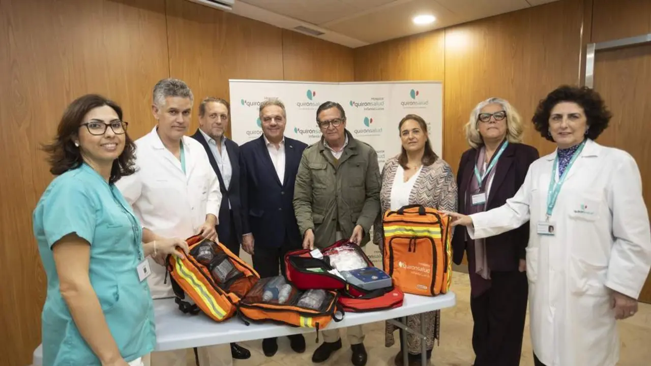 Entrega de material para servicios m&eacute;dicos de Semana Santa. - QUIR&Oacute;NSALUD