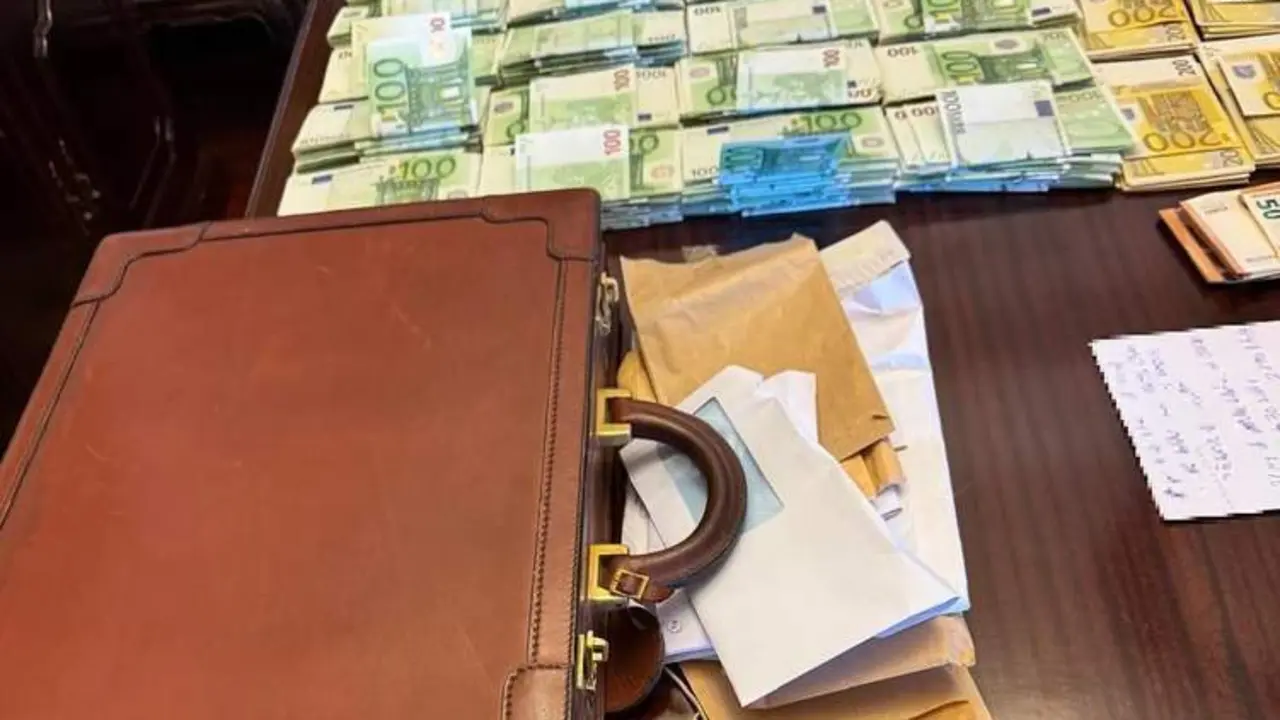 Dinero intervenido en una operaci&oacute;n policial. - POLIC&Iacute;A NACIONAL
