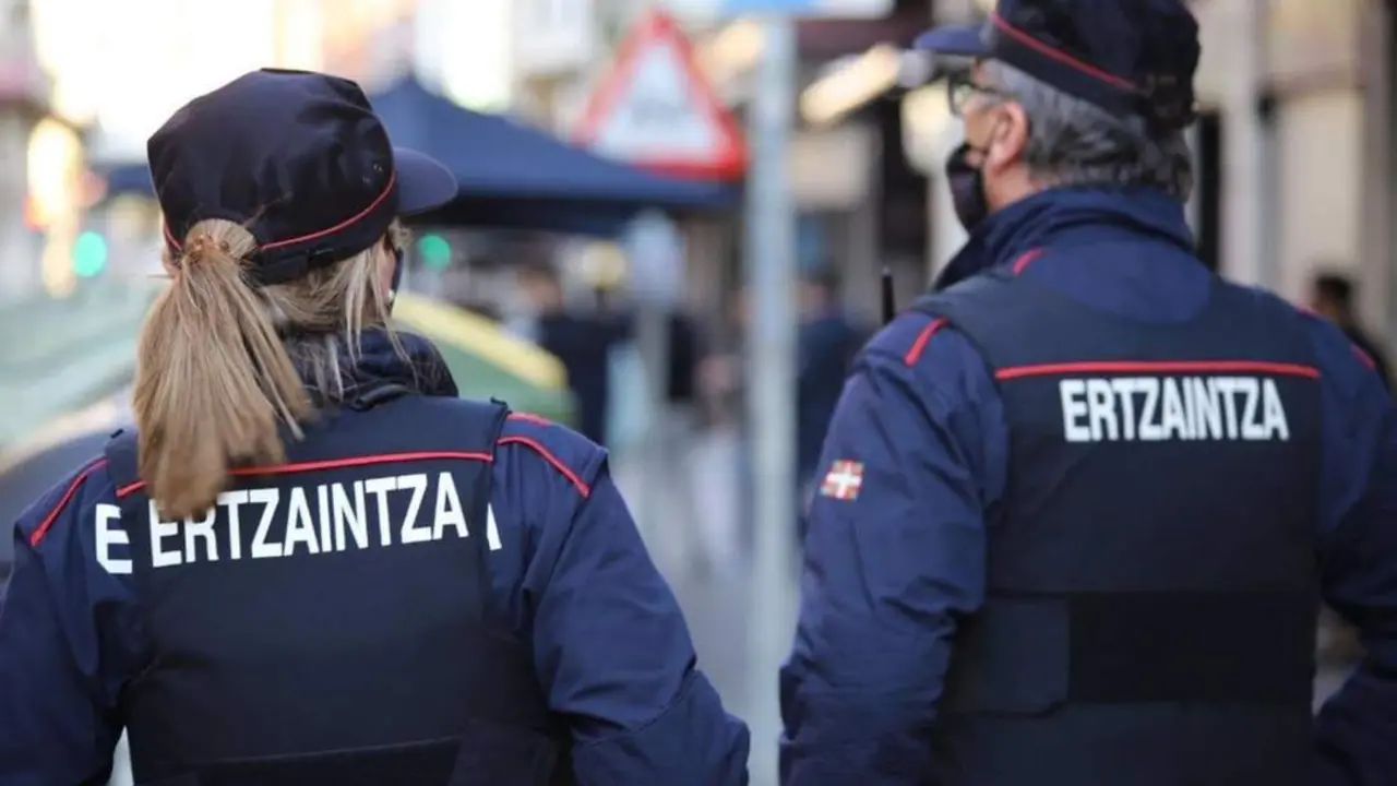 Agentes de la Ertzaintza. - IREKIA