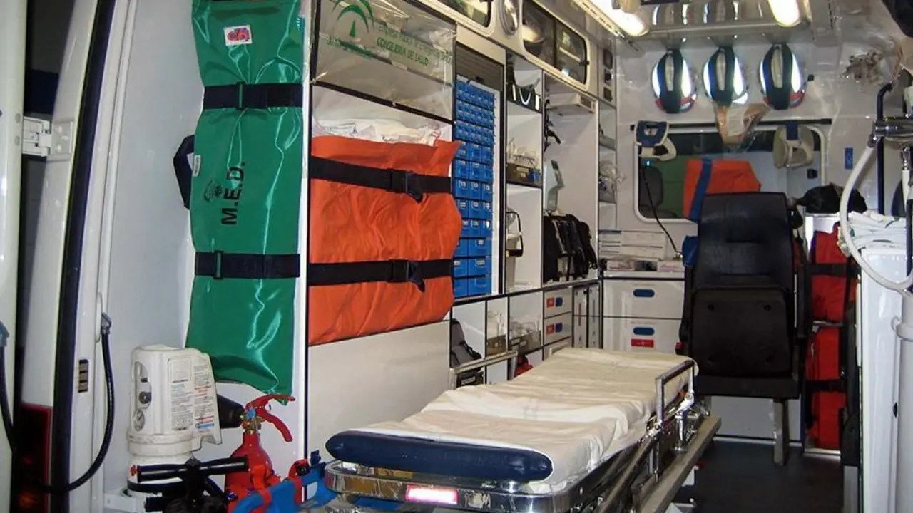 Interior de una ambulancia. - EP