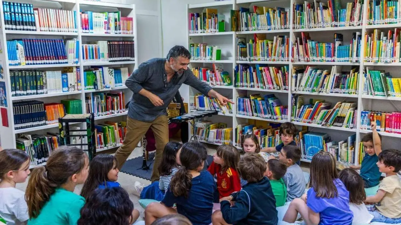 Un momento de la actividad celebrada ayer en la biblioteca municipal. - Ayuntamiento