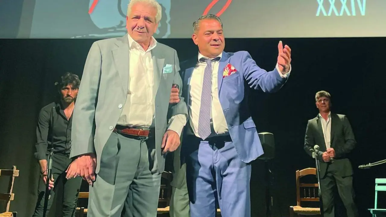Alfonso Carpio junto a su hijo Jos&eacute; Mijita  - JG