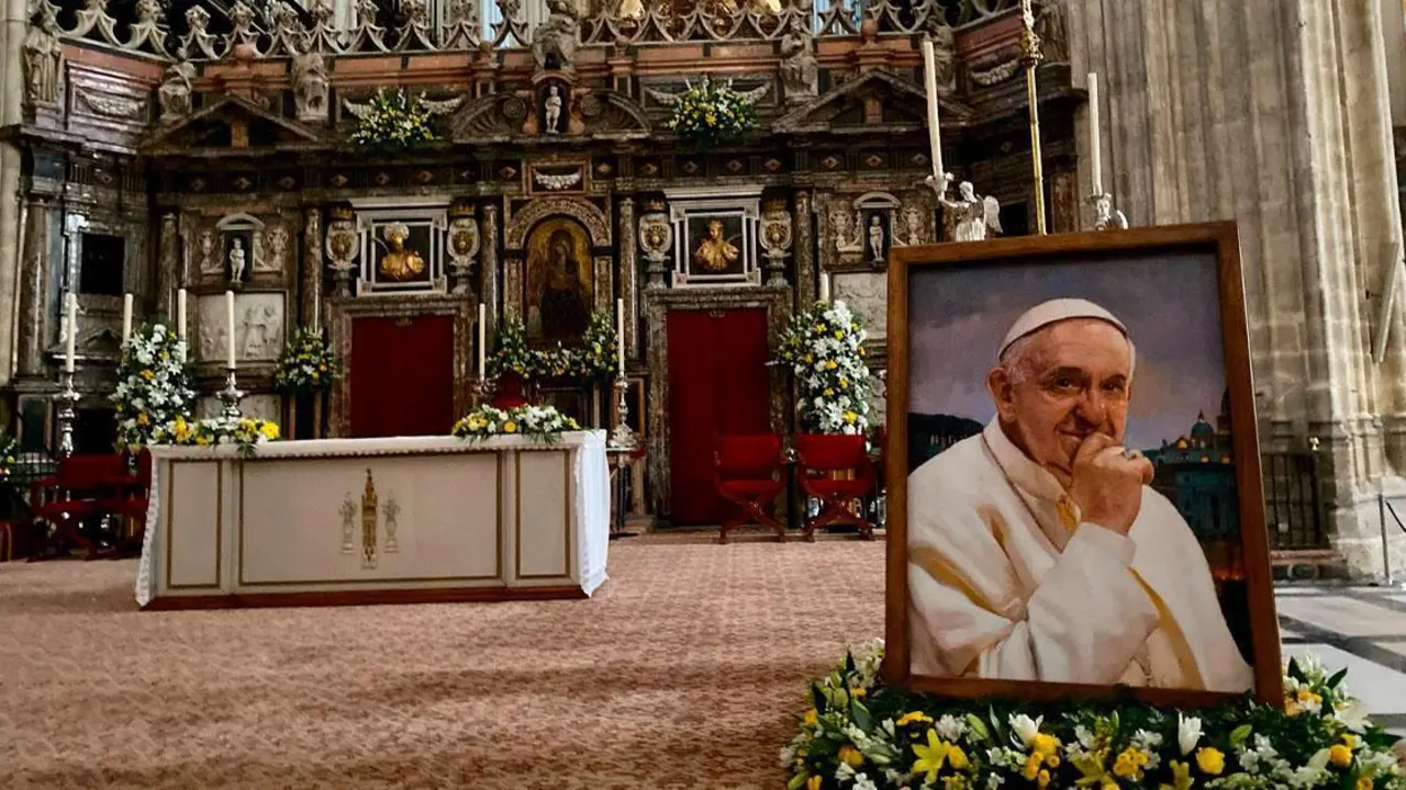La Catedral preparada para la Eucarist&iacute;a - 