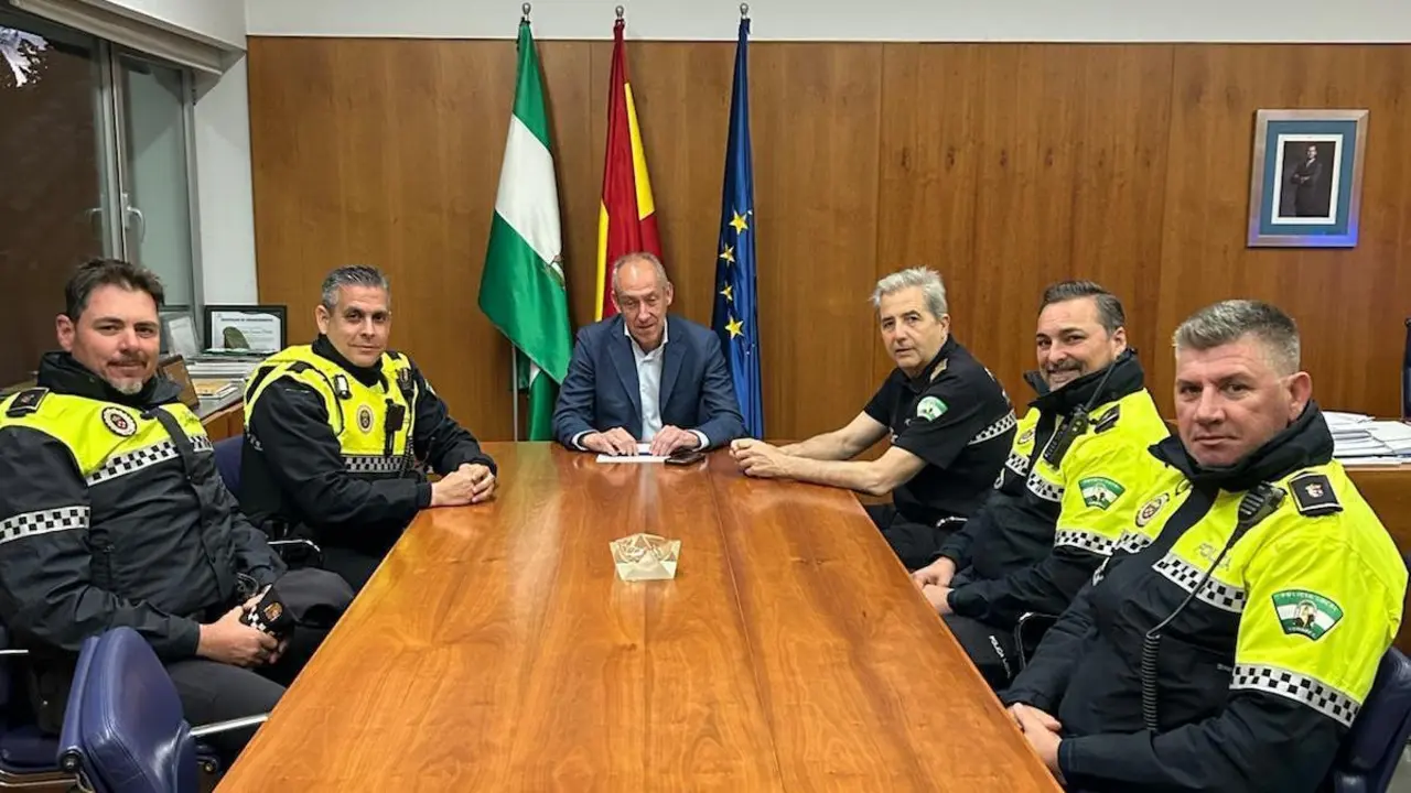 REUNI&Oacute;N DEL ALCALDE CON LA POLIC&Iacute;A. - AYTO TOMARES
