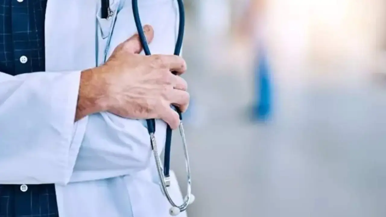 Un profesional m&eacute;dico. - ARCHIVO