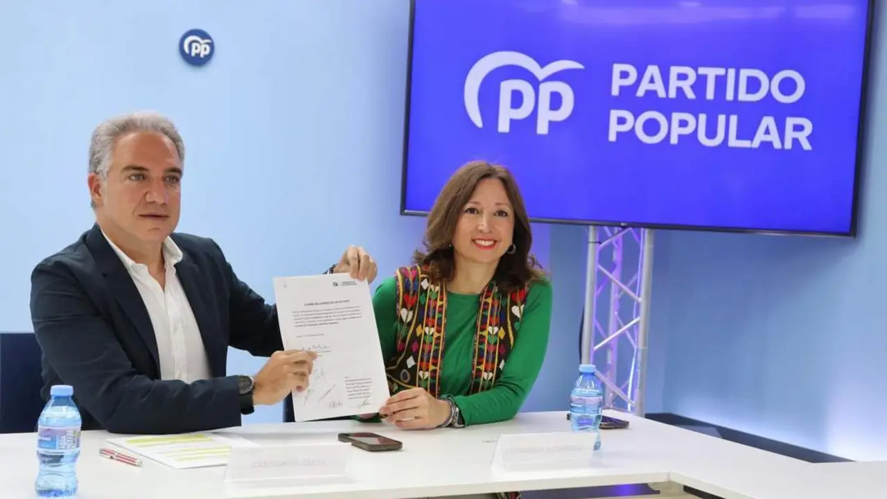 Bendodo (i) y Navarro, con la propuesta del PP. - VM