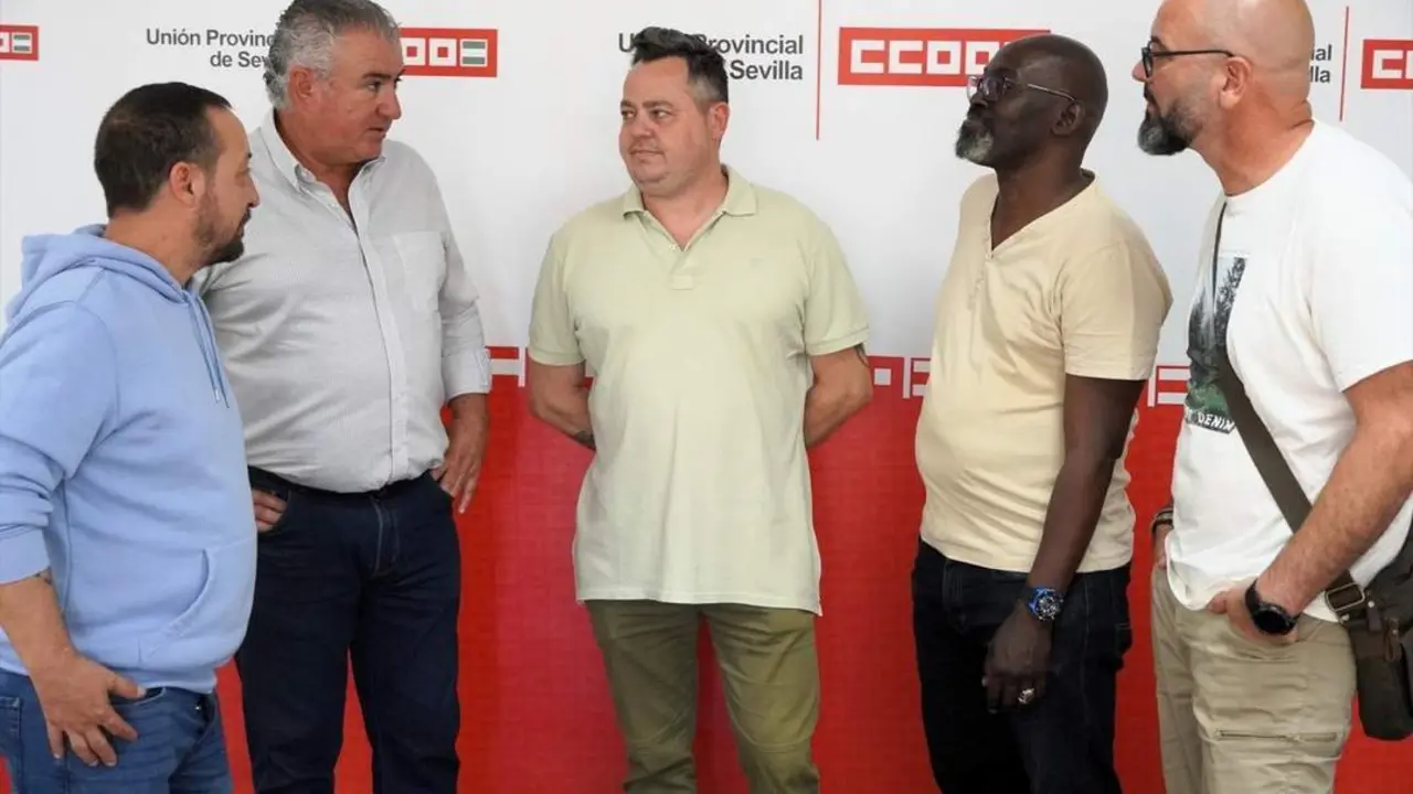 Dirigentes de CCOO, con parte de la plantilla del parque periurbano - CCOO