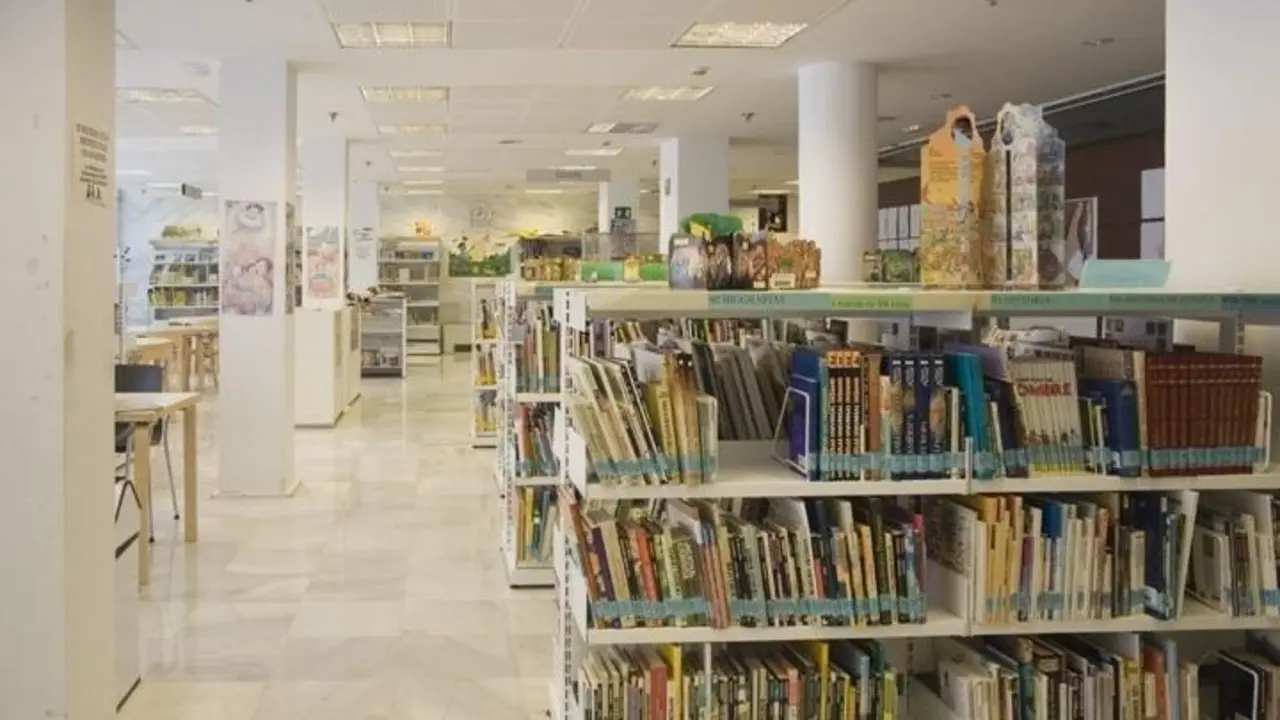 Interior de la Biblioteca Provincial de Huelva. - VH