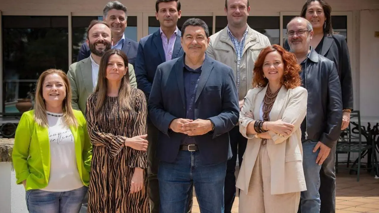 Javier Ben&iacute;tez junto a los integrantes de su candidatura - Viva