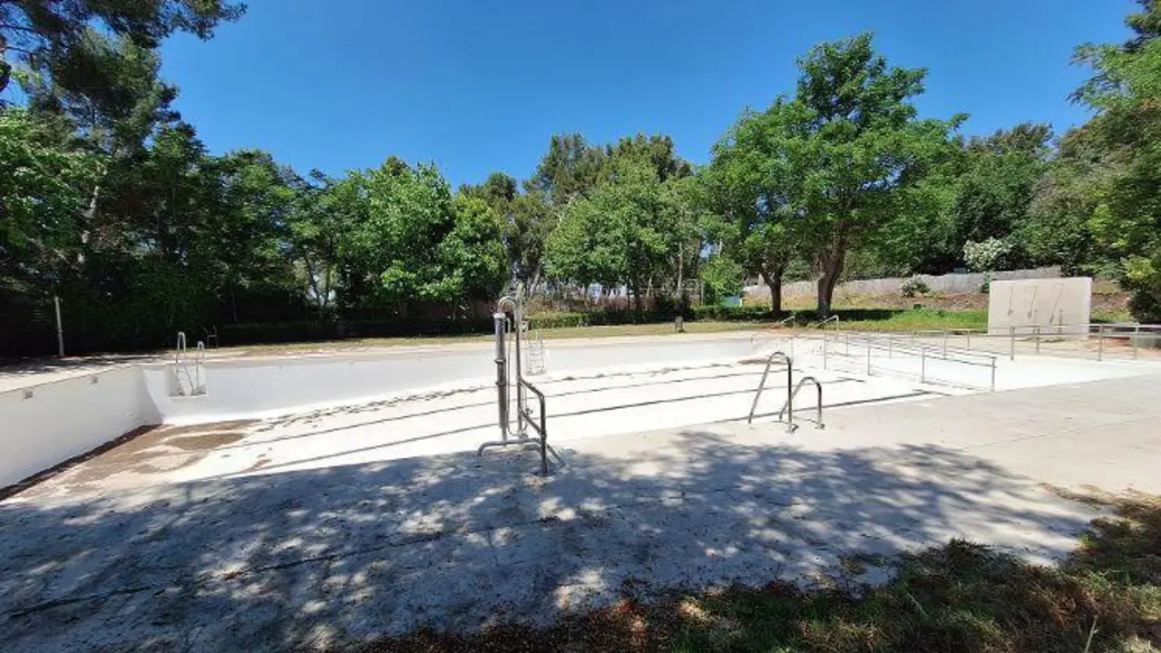 Vista de la piscina del Polideportivo Municipal. - 