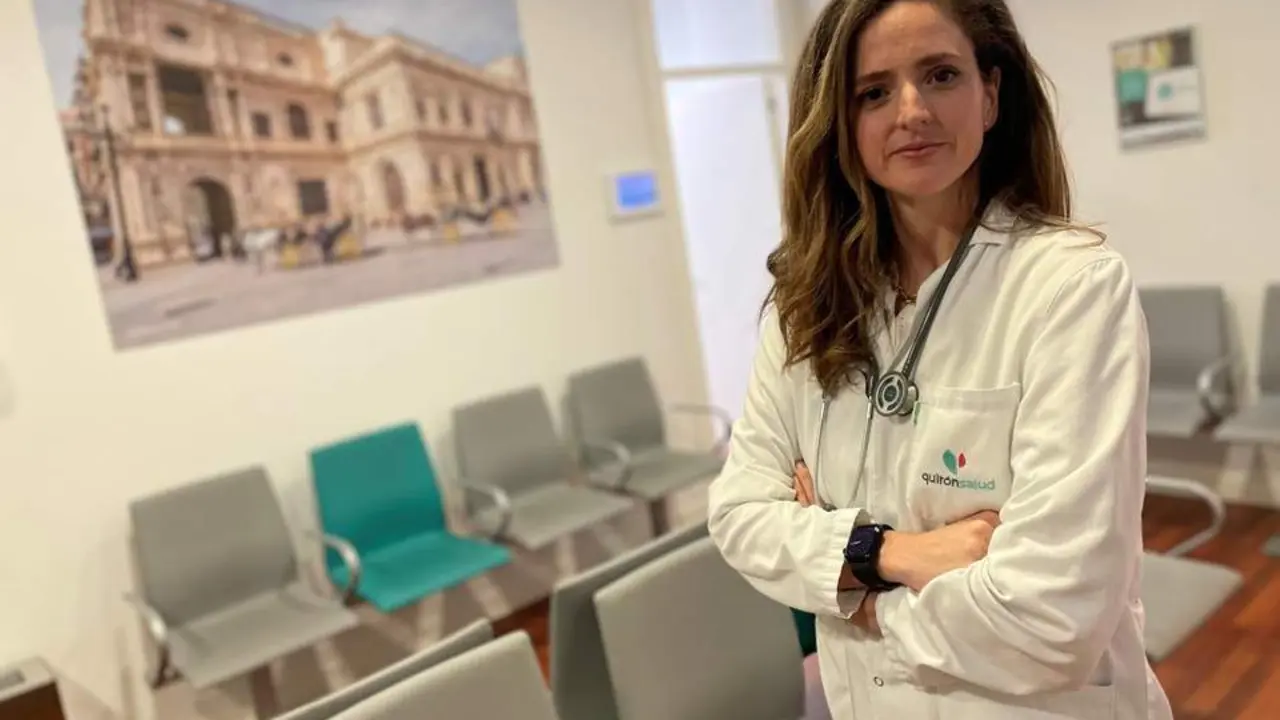 La alerg&oacute;loga Mar&iacute;a Ortega Camarero. - QUIR&Oacute;NSALUD