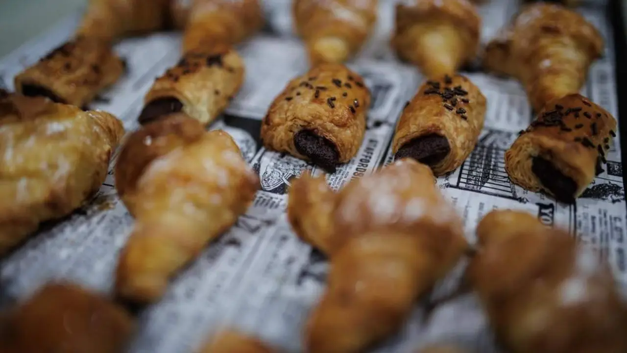 Una bandeja con dulces. - Europa Press.