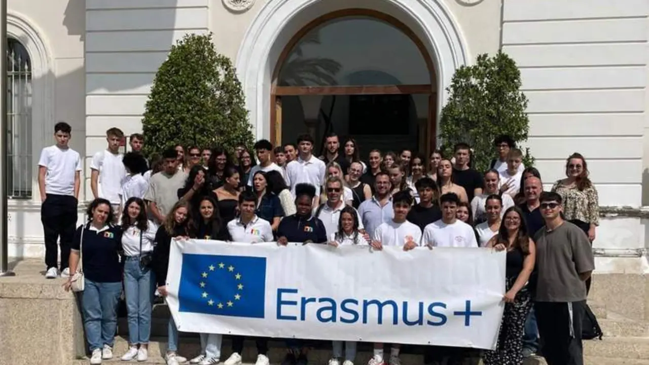 VISITA ALUMNOS ERASMUS +. - viva