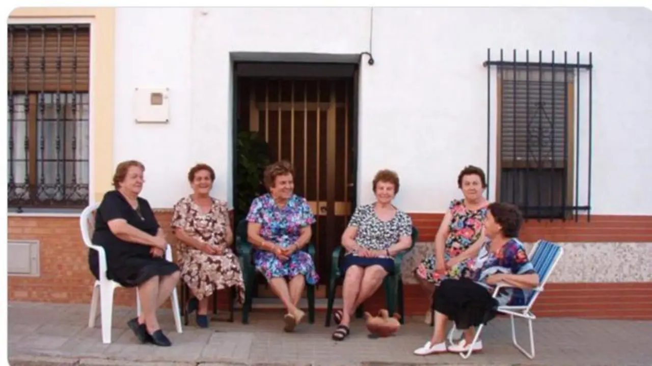 Las abuelas de Santa Fe. - Viva Sevilla.