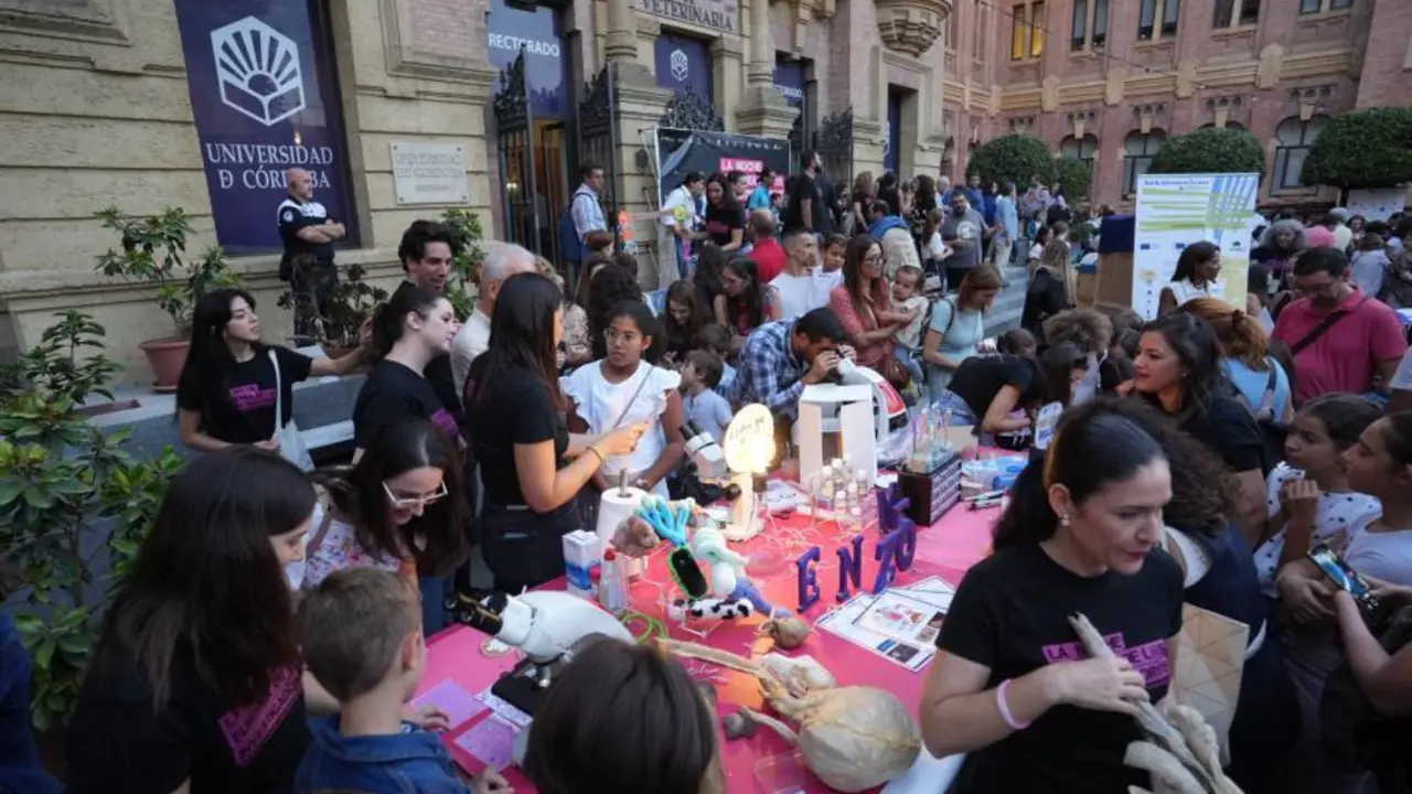 Asistentes en una de las jornadas de divulgaci&oacute;n de la UCO. - AI