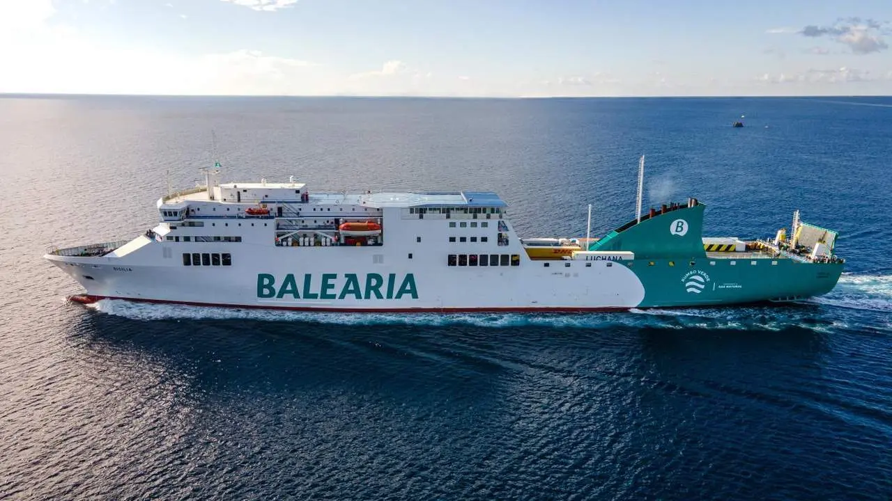 Uno de los buques que hacen la ruta Huelva-Canarias. - BALEARIA
